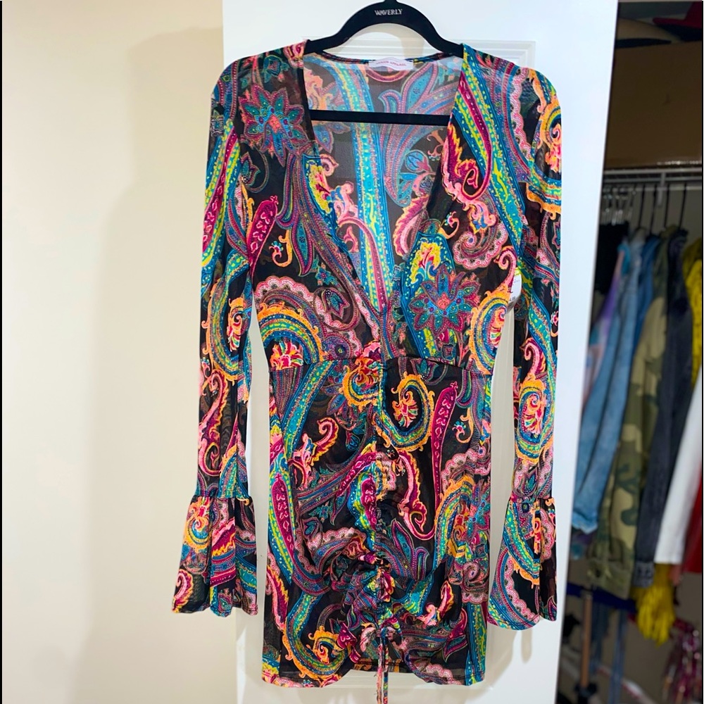 Mesh, body forming low V paisley print midi dress.